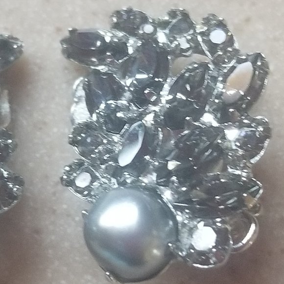 HAUTE COUTURE SIMAN TU BLACK GRAY FLORAL CLUSTER STATEMENT CRYSTAL PEARL EARRING - Picture 13 of 15